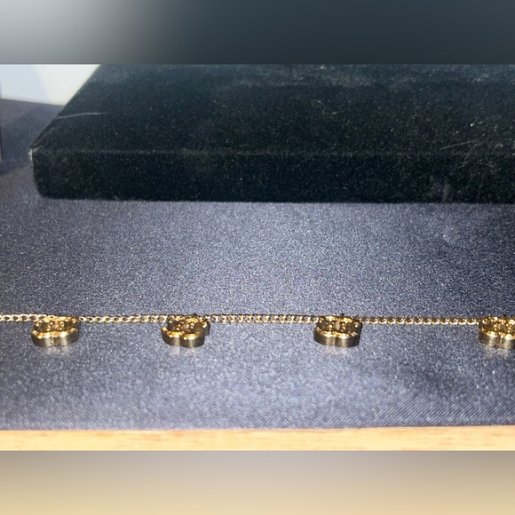 /traded/Chanel Matelasse CC Charm Bracelet in Gold Tone - Picture 12 of 16